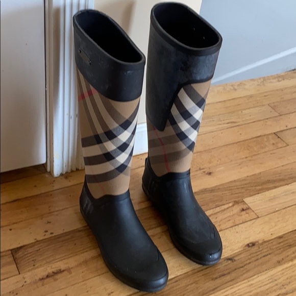 Burberry Rain Boots - Picture 1 of 3